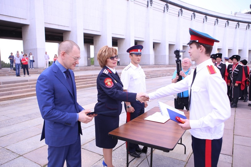 30 июня на Поклонной горе в Москве прошла торжественная церемония вручения дипломов второму выпуску казачьего направления Университета.