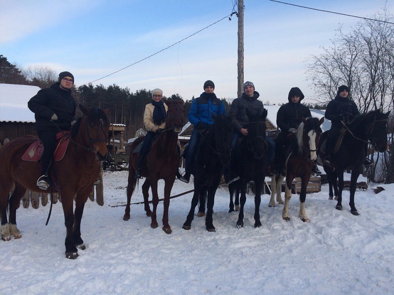 Студенты "Техносферной безопасности" провели очередное занятие на базе конно-спортивного клуба "Метелица".