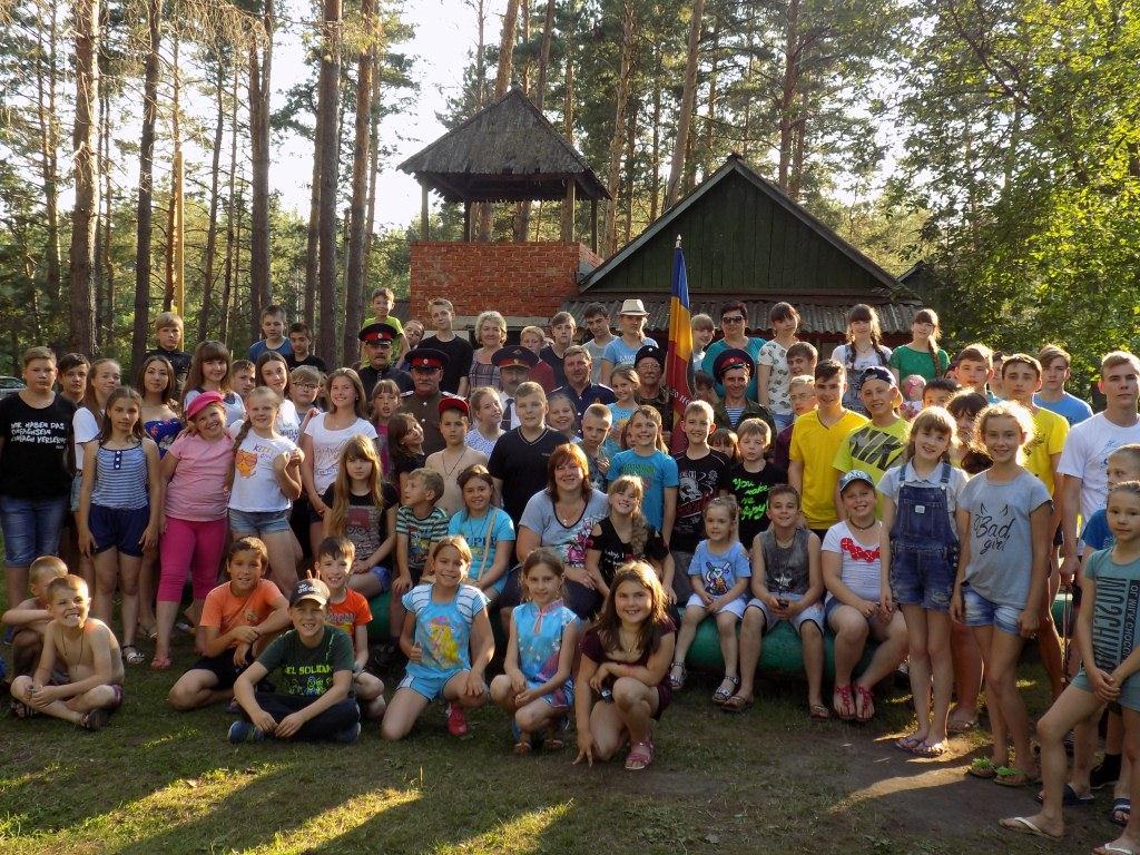 В детском оздоровительном лагере "Солнечная поляна" казаки провели "Казачий вечер"