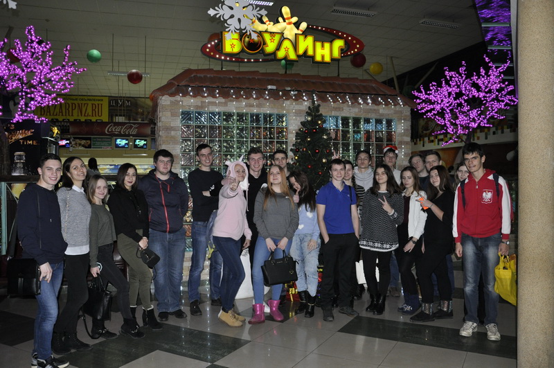 22 декабря, в преддверии Нового года, студенты провели незабываемый вечер в развлекательном центре «Изумрудный город».