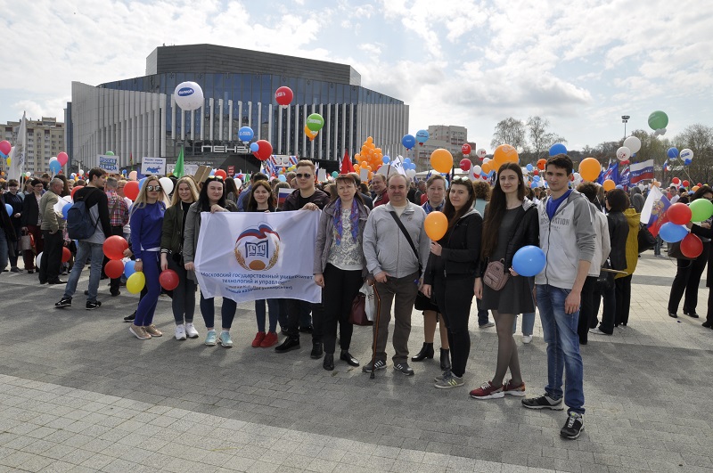 1 мая студенты-активисты ПКИТ, главным образом, с кафедры «ЗЧС», в сопровождении зам.