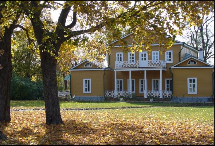 9 сентября состоится экскурсионная поездка в Государственный Лермонтовский музей-заповедник "Тарханы" для студентов первокурсников.